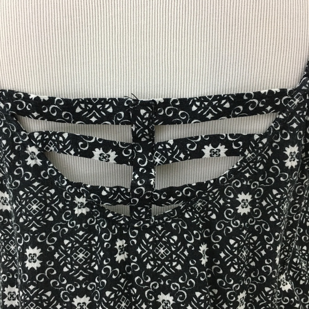 Shorts Romper with Pockets - Picture 7 of 10